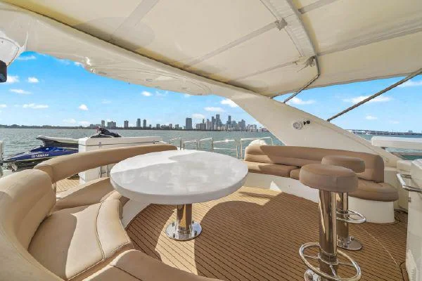 85ft Azimut Del Mar stern deck